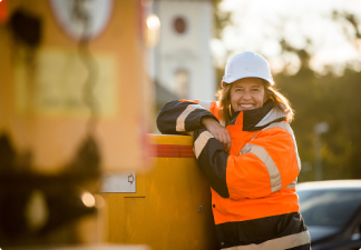 conductrice de travaux sur un chantier