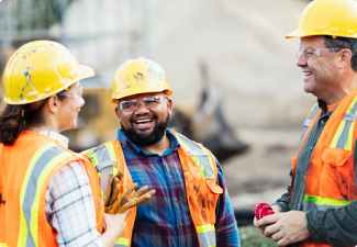 discussion entre collaborateurs d'un chantier