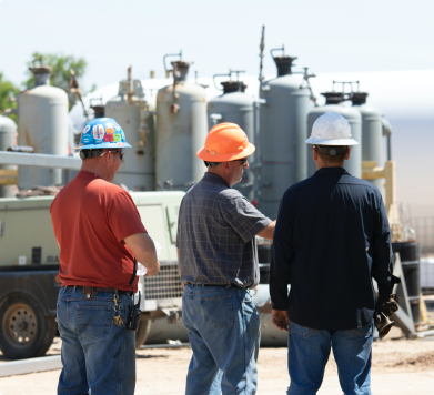 discussion entre les ouvriers d'un chantier